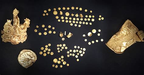 Metal Detectorists Uncover Largest Hoard of Anglo-Saxon Gold Coins in ...