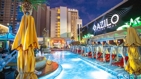 Best Las Vegas Hotels with Heated Pools in Winter