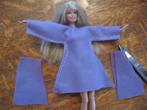 Almost Unschoolers: Simple Felt Barbie Clothes