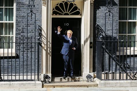 Inside 10 Downing Street, where Boris Johnson will be self-isolating ...