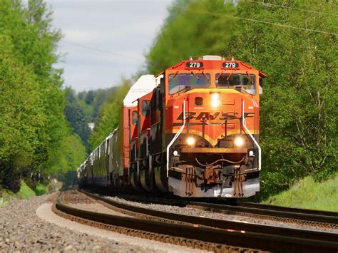 BNSF SD75 locomotives still in service - Trains