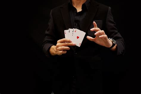 Magic 101: 13 Different Techniques to Master Easy Card Tricks - 2019 ...