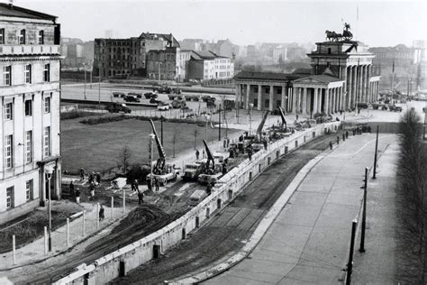 Remembering the night the Berlin Wall went up — and when it came down ...