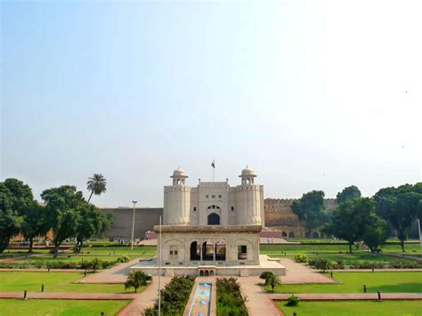 Lahore Fort Pakistan | Definitive guide for travellers - Odyssey Traveller