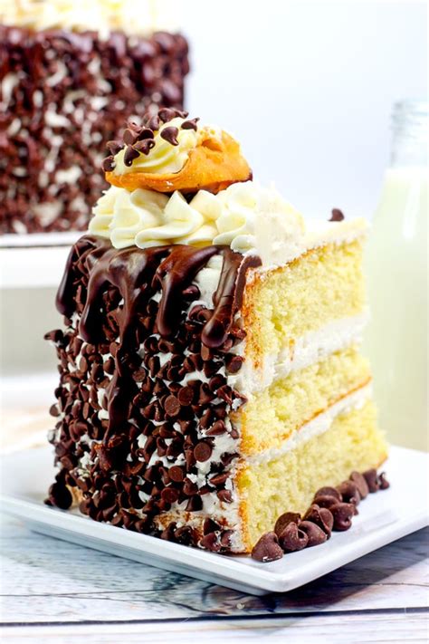 ULTIMATE CHOCOLATE CHIP CANNOLI CAKE - Baking Beauty