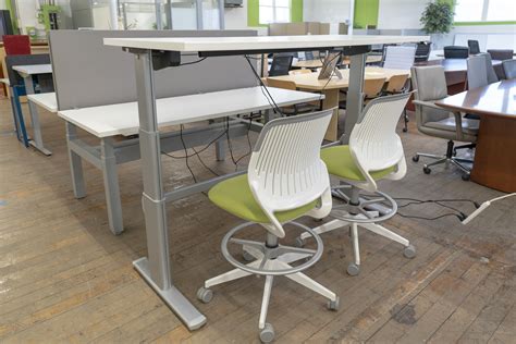 Steelcase Series 5 Height Adjustable Sit-to-Stand Desk • Peartree ...