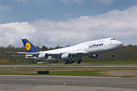 Lufthansa Takes Delivery of First 747-8 in Airline Configuration | Air ...