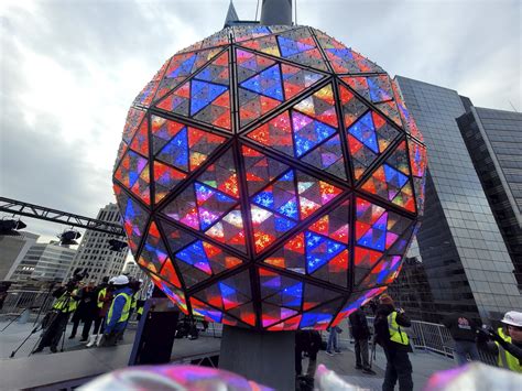 WATCH LIVE: New Year’s Eve 2023 in Times Square - WTOP News