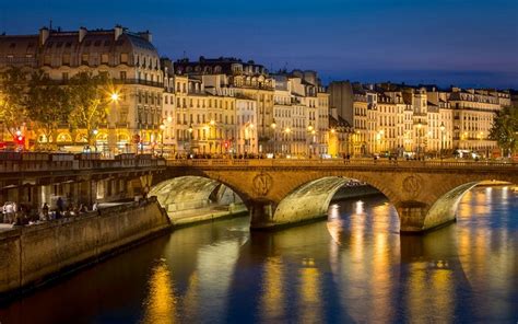 Pont Neuf, Paris: Ironical New Bridge | 1000 Lonely Places