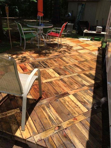 DIY Pallet Deck Ideas and Instructions