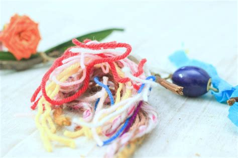 Spring Bird Nesting Mobile Using Yarn Scraps - Make and Takes