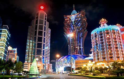 Nightlife in Macau: Best Bars, Clubs, & More