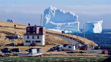 Massive iceberg on Newfoundland's Southern Shore attracts shutterbugs ...