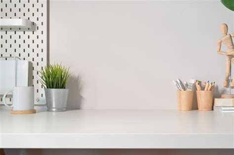 Modern minimalist desk workspace table and copy space | Premium Photo