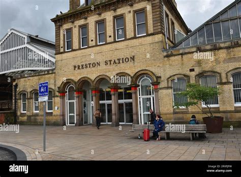 Preston Railway station Stock Photo - Alamy