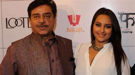 When an air hostess asked Shatrughan Sinha, 'You are Sonakshi Sinha's ...