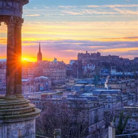 Historical walking tour - What to do in Edinburgh