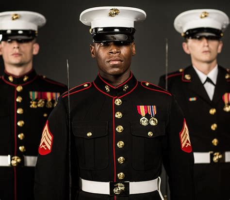 Marine Corps Uniforms, Ranks, & Symbols | Marines | Marine corps dress ...