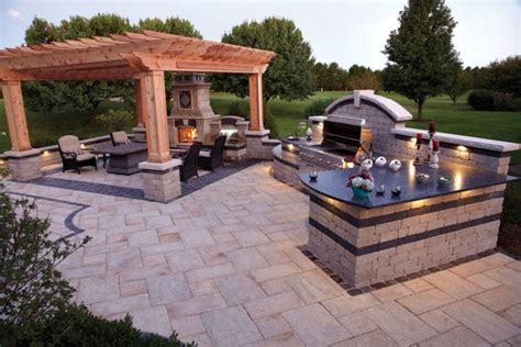 20 Gorgeous Poolside Outdoor Kitchen Designs