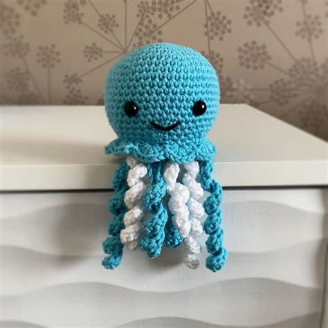 Amigurumi Jellyfish Keychain Free Crochet Pattern – Amigurumi ...