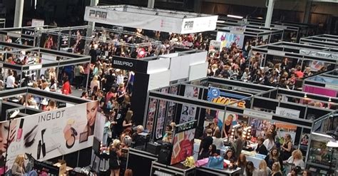 Bootstrap Business: 14 Trade Show Backdrop Ideas to Entice New ...