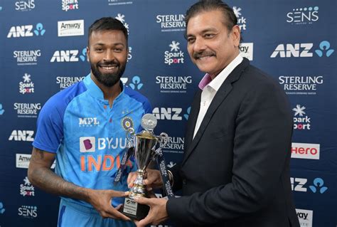 Ravi Shastri hands over the winner's trophy to Hardik Pandya ...