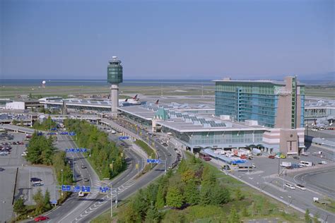 YVR Airport Workers Threaten Strike Action - TravelPress