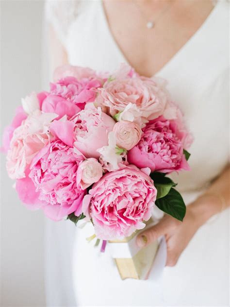 38 Eye-Catching Peony Wedding Bouquet Ideas for Spring & Summer