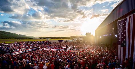 How Many at Trump’s Pennsylvania Rally vs Biden’s? [PHOTOS] | Heavy.com