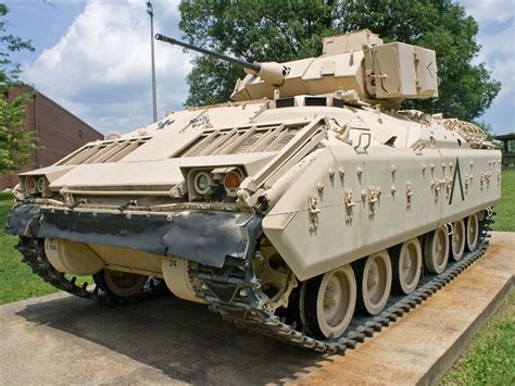 Bradley M2/M3 - Tracked Armoured Fighting Vehicle