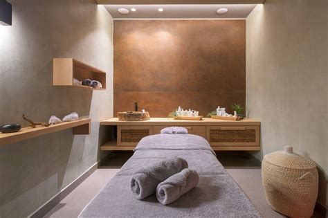 Attractive Salon Interior Design and Arrangement Ideas | Massage room ...