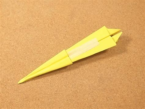 2 Easy Ways to Make a Dart Paper Airplane (with Pictures)