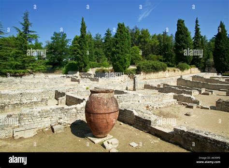 Roman ruins - Vaison-La-Romaine - Vaucluse - Provence - France Stock ...