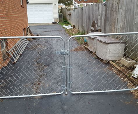 Dog-Proof Chain Link Fence Double Gate Latch : 4 Steps - Instructables