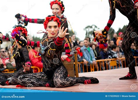 Carnaval De Ovar, Portugal. Desfile De Cor E Alegria Editorial ...