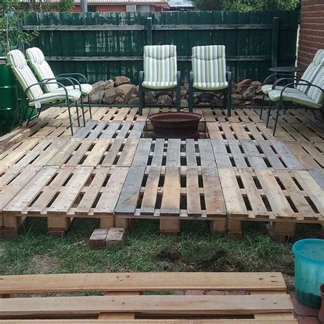 38 Low-Budget Floating Deck Ideas To Spruce Up Your Backyard