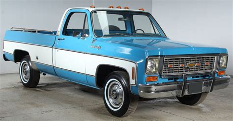 Chevrolet Custom Deluxe 1974 - Blue and White Truck