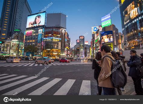 Shibuya Crossing at night in Tokyo, Japan – Stock Editorial Photo ...