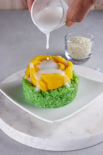 Premium Photo | Mango sticky rice pandan or mango with pandan sticky ...