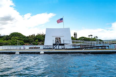 Pearl Harbor in Honolulu - Learn More about WWII at these Historic ...