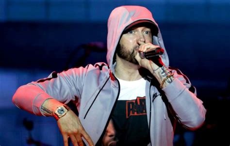 Eminem Throws Shots At MGK On Stage In Brisbane: Watch | HipHop-N-More