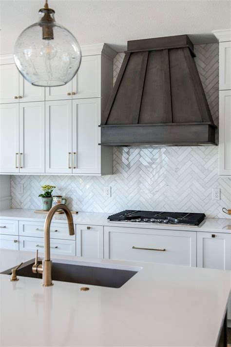 27+ Marble Herringbone Backsplash ( MARBLE ? ) - White Kitchen ...