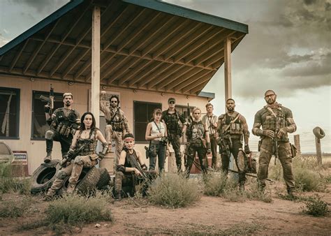 Army of the Dead Cast Image Reveals Zack Snyder's Netflix Zombie Movie ...