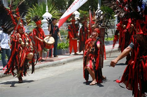 LRSharing...!!!: Tari Kabasaran/Cakalele Minahasa, Sulawesi Utara