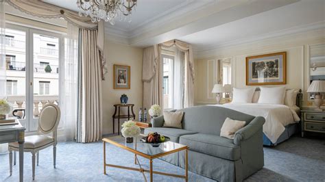 Luxury Paris Hotel Suites & Rooms | Four Seasons George V, Paris