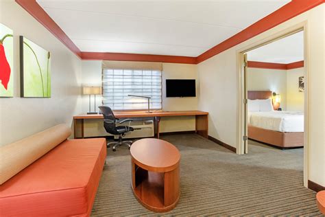 La Quinta Inn & Suites by Wyndham Raleigh Cary | Cary, NC Hotels