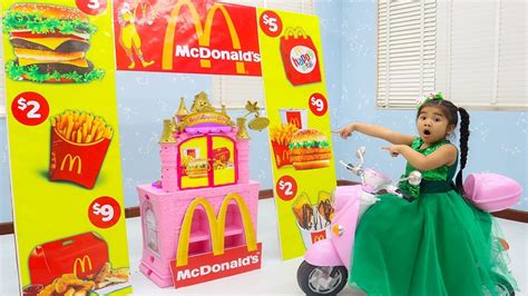 Suri Pretend Play w/ McDonalds Drive Thru Fast Food Kids Toys - Bombofoods