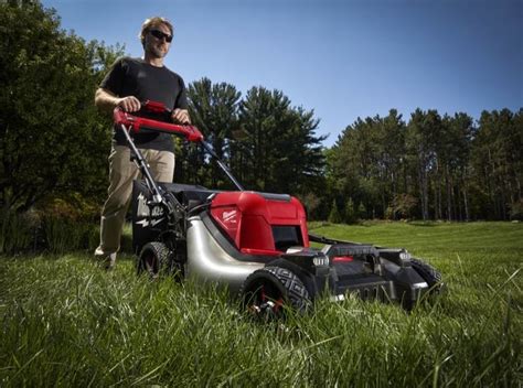 Milwaukee M18 FUEL Self-Propelled Lawn Mower – ToolKit