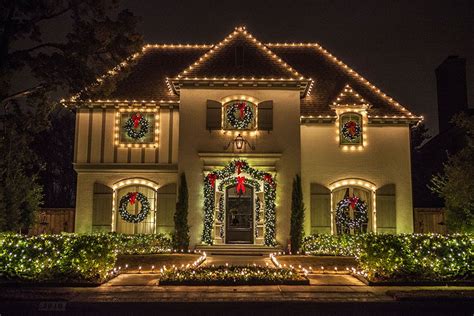 Beautiful-Warm-White-Christmas-Lighting Exterior Christmas Lights ...