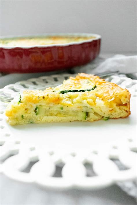 Zucchini & Mozzarella Bisquick Quiche - Bite your Cravings